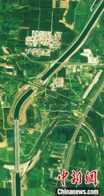 “河南一号”遥感卫星拍摄的南水北调干渠影像。　河南省自然资源厅供图 - 中国新闻社河南分社