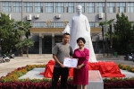 美术学院2004届校友捐赠张载雕像揭幕仪式举行 - 河南大学