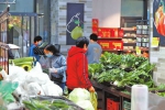 11月2日，市民在郑州市郑东新区一超市内购物。(记者 聂冬晗 摄) - 中国新闻社河南分社