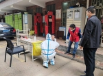 郑州一社区尝试“居民自采核酸”，公司老总、高校老师拿起棉签做“大白” - 河南一百度