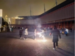 昨晚，郑州100余人夜查CBD区域，劝导上千人，暂扣2箱烟花爆竹 - 河南一百度