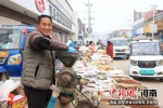 河南范县，集市上的香料摊。冯丽苹 摄 - 中国新闻社河南分社