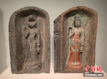 图为1月13日拍摄的残存像龛(左)和复原像龛对比。 中新社发 张健 摄 - 中国新闻社河南分社