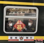 (新春走基层)火车上的除夕夜 - 中国新闻社河南分社