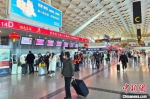 图为郑州机场内往来的旅客。　郑州机场供图 - 中国新闻社河南分社