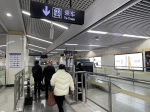 实拍郑州：地铁站内健康码海报被撤下，健康码再见 再也不见！ - 河南一百度