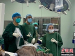中国援赞比亚第23批医疗队开展手术。(资料图) 河南省卫健委供图 - 中国新闻社河南分社