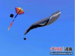 图为西姜寨上空飘扬的风筝。赵铁聚 摄 - 中国新闻社河南分社