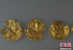 图为出土的金泡。　郑州市文物考古研究院 摄 - 中国新闻社河南分社