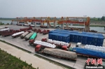 图为航拍漯河港码头。(无人机照片) 胡星 摄 - 中国新闻社河南分社