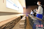 图为郑州商都遗址博物院复原的商代水渠模型。　王宇 摄 - 中国新闻社河南分社