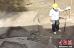 考古发现商周时期的墓葬。王宇 摄 - 中国新闻社河南分社