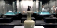 图为展出的张公巷窑遗址出土的青釉瓷器。　马健 摄 - 中国新闻社河南分社