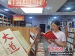 中学生在长葛市新华书店阅读。 左瑛君 摄 - 中国新闻社河南分社