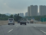 货车频频上郑州四环高架，环城货运通道何时能贯通？ - 河南一百度