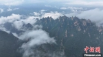山间云雾缭绕。　　张宁波 摄 - 中国新闻社河南分社