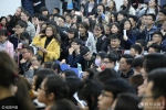 河南工业大学“神嘴”“网红”教师张雪峰办讲座 上千名学生前来 - 河南一百度