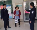 周口女子路遇民警突喊：别抓我 200万我一分没动 - 河南一百度