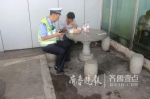 河南小伙打工被骗没拿到工钱 步行返乡饿晕在高速上 - 河南一百度