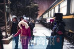 河南多地降雪：雪虽然很大 旅程却是暖暖的 - 河南一百度