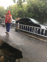 一场雨后井盖塌陷、道路塌陷……新郑展开紧急排查! - 河南一百度