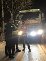 整治疯狂渣土车，郑州交警一晚上查处217辆 - 河南一百度