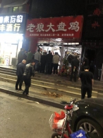 郑州一居民楼下饭店发生煤气罐爆炸，警方：店内无人员伤亡 - 河南一百度