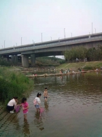 在建景观河成“水上乐园”，管理人员提醒：多处地段暗藏危险! - 河南一百度