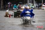 受超强台风“利奇马”影响 多地现暴风雨天气 - 中国新闻社河南分社