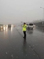 以雪为令!郑州交警启动恶劣天气应急预案 - 河南一百度