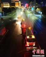 夜战疫情 郑州对全市800多条道路实施消毒杀菌 - 中国新闻社河南分社