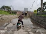 提醒! 民益路涵洞桥积水 暂时中断人车难行 - 河南一百度